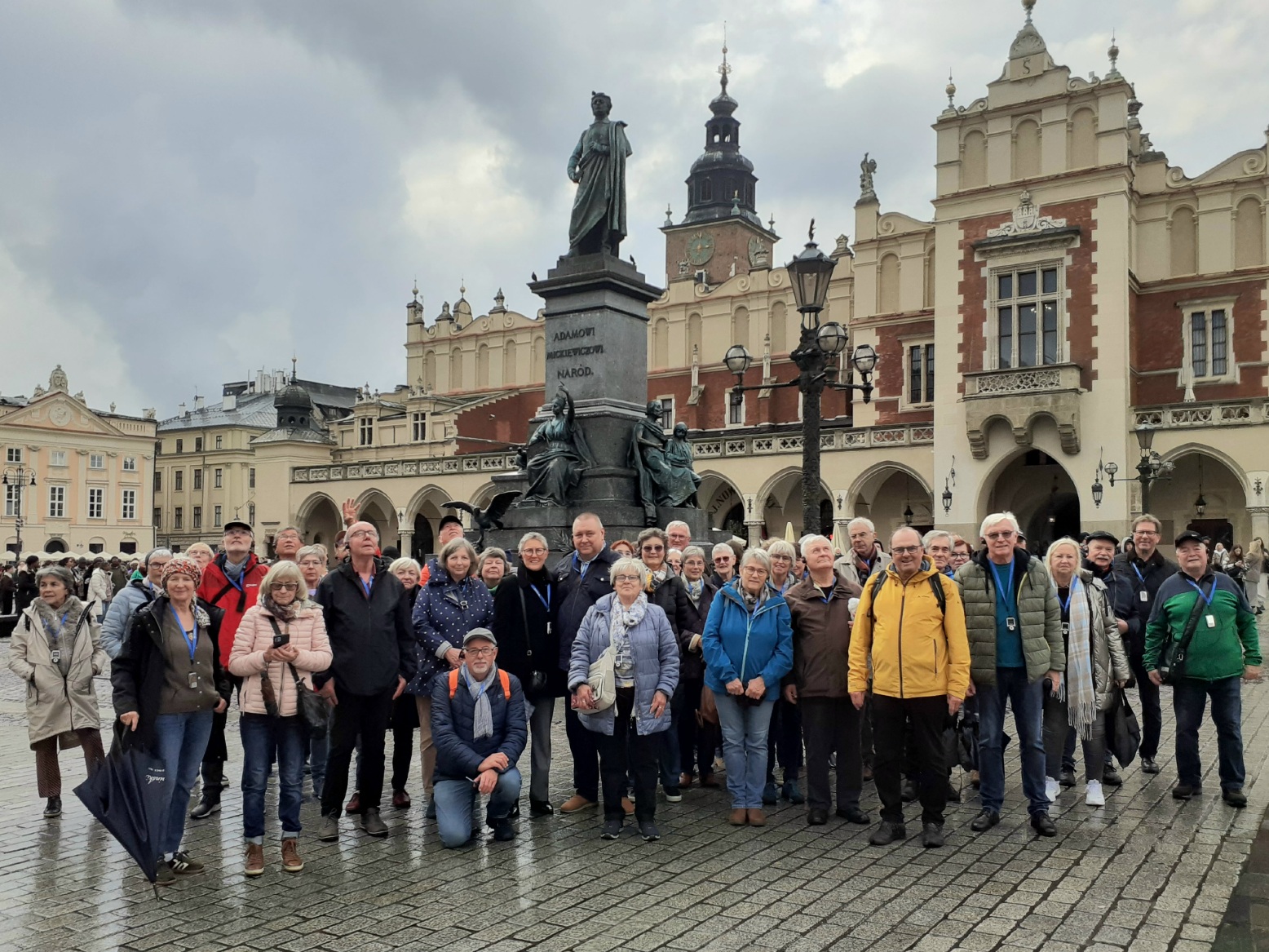 Die Reisegruppe auf dem Marktplatz in Krakau